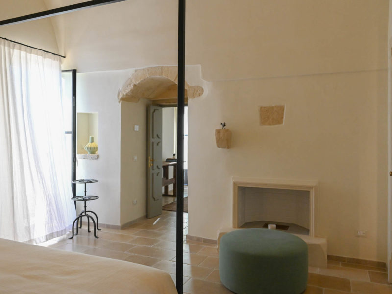 Corpo A - camera con balcone e camino