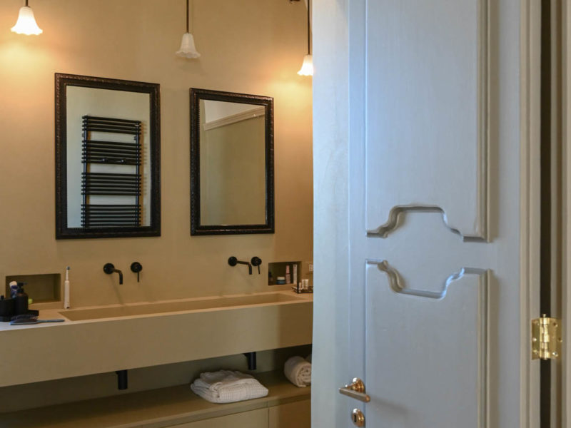 corpo A - camera con balcone e camino